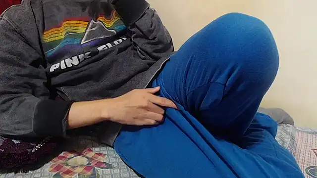 Snapshot of Alexdelarge323 chatting on January 2025 04:12:01 PM Alexdelarge323 online show from January 2025 04:12:01 PM