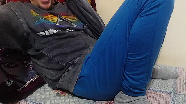 Snapshot of Alexdelarge323 chatting on January 2025 11:03:01 AM Alexdelarge323 online show from January 2025 11:03:01 AM