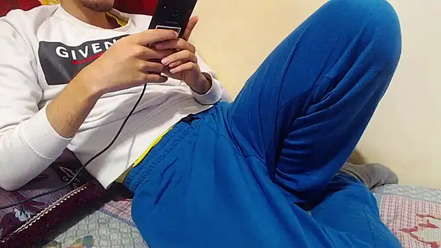 Snapshot of Alexdelarge323 chatting on January 2025 04:33:01 PM Alexdelarge323 online show from January 2025 04:33:01 PM