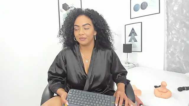 Tanisha  campbell online show from December 2024 04:04:01 PM