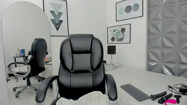 Tanisha  campbell online show from October 2025 12:36:02 PM