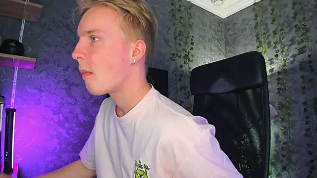 Snapshot of AlexxSweet chatting on October 2025 06:26:02 AM AlexxSweet online show from October 2025 06:26:02 AM