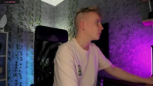 Snapshot of AlexxSweet chatting on October 2025 04:53:01 AM AlexxSweet online show from October 2025 04:53:01 AM