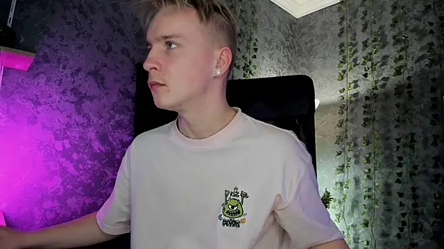 Snapshot of AlexxSweet chatting on November 2025 07:00:01 AM AlexxSweet online show from November 2025 07:00:01 AM