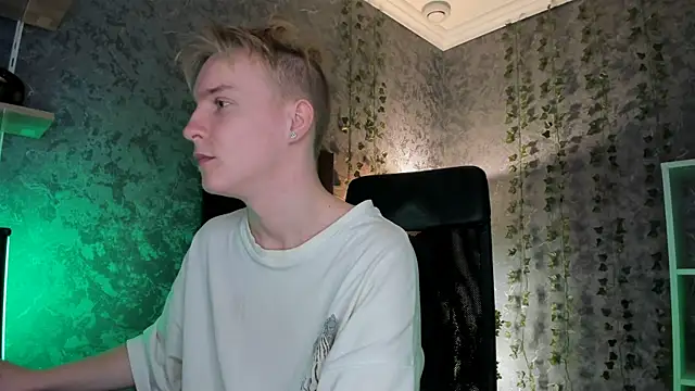 Snapshot of AlexxSweet chatting on November 2025 07:30:01 AM AlexxSweet online show from November 2025 07:30:01 AM