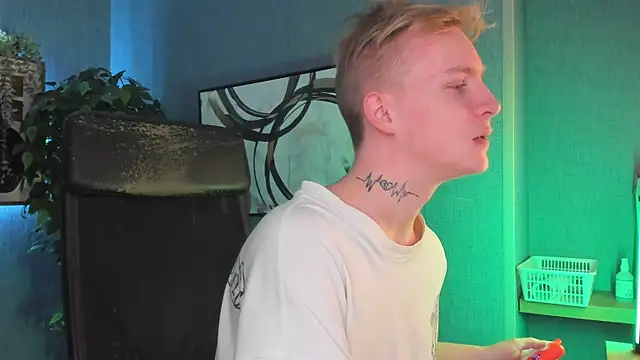 Snapshot of AlexxSweet chatting on November 2025 06:55:01 AM AlexxSweet online show from November 2025 06:55:01 AM