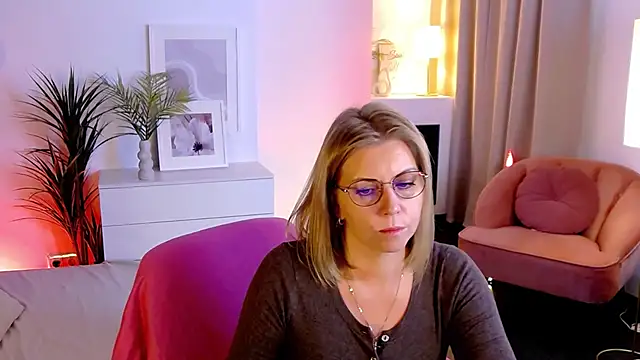 Annie Light online show from September 2025 05:56:01 AM