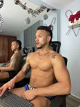 ARON TAYLER01 online show from December 2024 04:31:01 PM