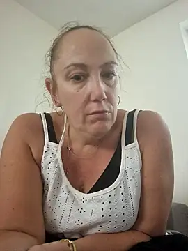 Snapshot of Wisie_Cutie chatting on September 2025 02:33:02 PM Wisie Cutie online show from September 2025 02:33:02 PM