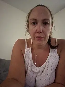 Snapshot of Wisie_Cutie chatting on October 2025 04:50:01 PM Wisie Cutie online show from October 2025 04:50:01 PM