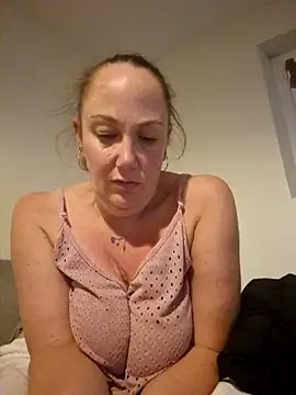 Snapshot of Wisie_Cutie chatting on October 2025 10:56:02 PM Wisie Cutie online show from October 2025 10:56:02 PM