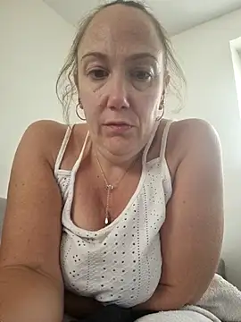 Snapshot of Wisie_Cutie chatting on October 2025 12:06:02 PM Wisie Cutie online show from October 2025 12:06:02 PM