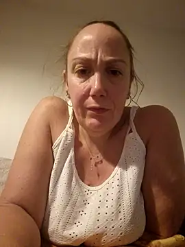 Snapshot of Wisie_Cutie chatting on November 2025 12:02:01 AM Wisie Cutie online show from November 2025 12:02:01 AM