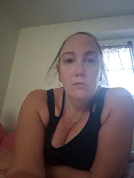 Snapshot of Wisie_Cutie chatting on November 2025 03:56:02 PM Wisie Cutie online show from November 2025 03:56:02 PM