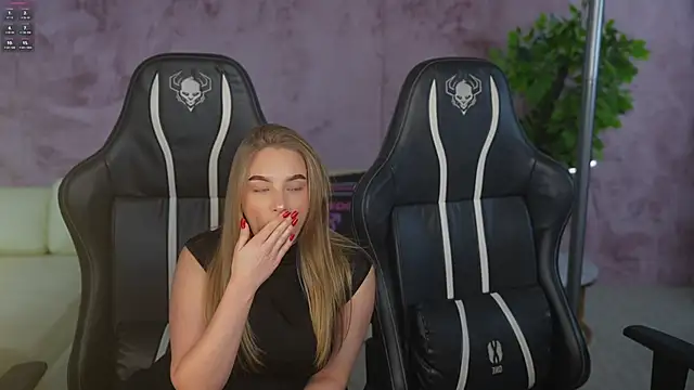 Snapshot of Kate054 chatting on November 2025 07:53:01 AM Kate054 online show from November 2025 07:53:01 AM