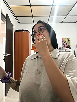 Annya-sweet online show from November 2025 03:00:01 PM