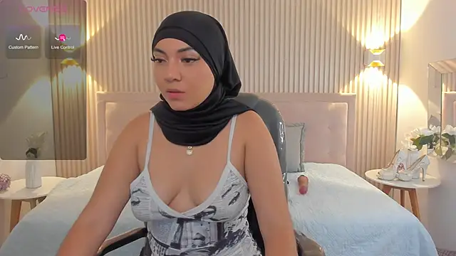 Snapshot of Sooffii_1 chatting on January 2025 02:17:01 AM Sooffii 1 online show from January 2025 02:17:01 AM