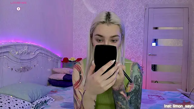 Snapshot of LillyMoure_ chatting on October 2025 11:29:02 PM LillyMoure online show from October 2025 11:29:02 PM