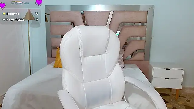 sophia hadid online show from December 2024 08:44:01 PM