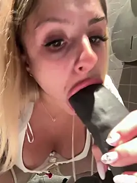 Snapshot of BritneyDimond chatting on December 2024 10:02:02 PM BritneyDimond online show from December 2024 10:02:02 PM