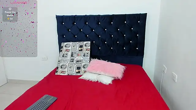 Snapshot of Alessia_kaun chatting on October 2025 09:35:02 PM Alessia kaun online show from October 2025 09:35:02 PM