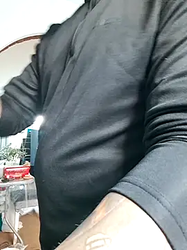 Snapshot of crisconst chatting on October 2025 03:40:01 PM crisconst online show from October 2025 03:40:01 PM