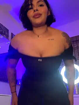 GigiiStone online show from November 2025 09:48:01 PM