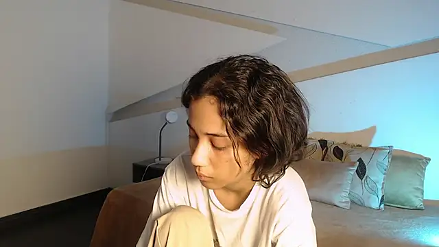 Snapshot of hot_little_bunny chatting on October 2025 09:23:02 PM hot little bunny online show from October 2025 09:23:02 PM