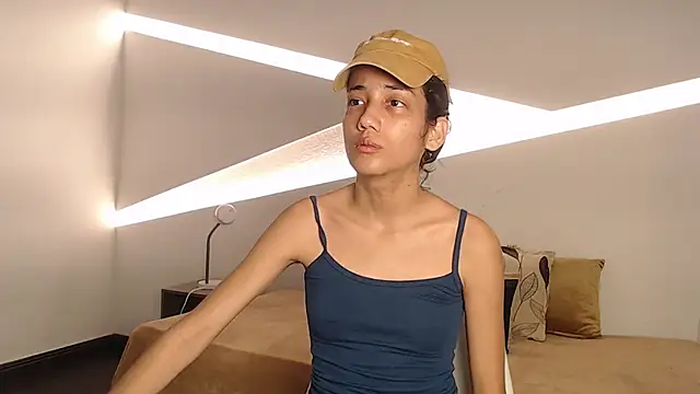 Snapshot of hot_little_bunny chatting on October 2025 09:12:02 PM hot little bunny online show from October 2025 09:12:02 PM