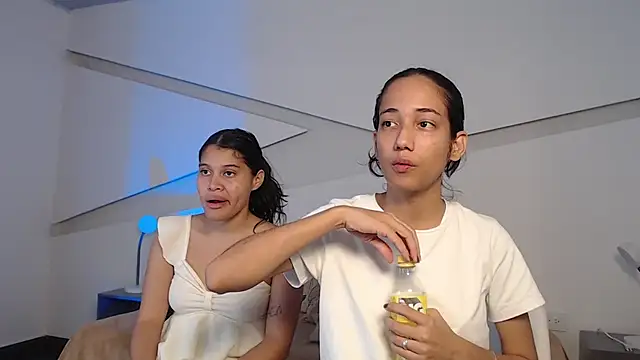 Snapshot of hot_little_bunny chatting on December 2025 10:25:01 PM hot little bunny online show from December 2025 10:25:01 PM