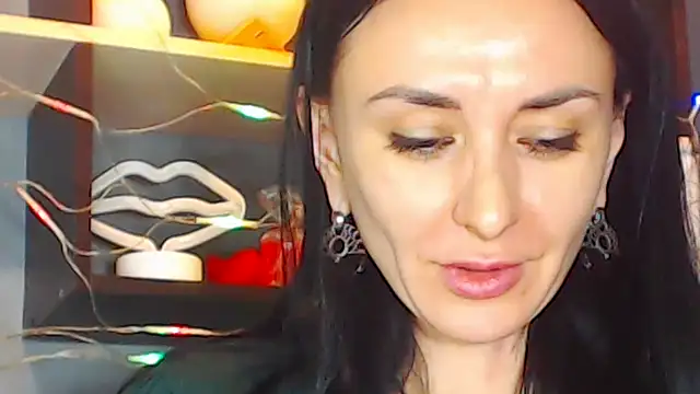Snapshot of Siaconna chatting on December 2024 10:28:01 AM Siaconna online show from December 2024 10:28:01 AM
