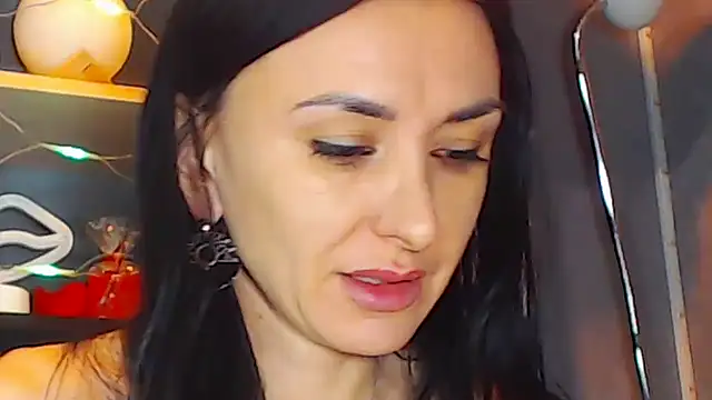 Snapshot of Siaconna chatting on December 2024 08:02:01 AM Siaconna online show from December 2024 08:02:01 AM