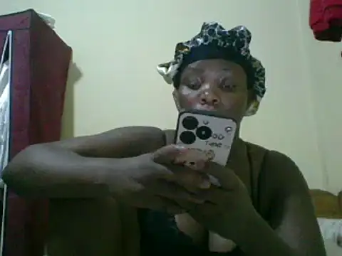 Snapshot of sweet-frida22 chatting on February 2025 08:28:02 PM sweet-frida22 online show from February 2025 08:28:02 PM