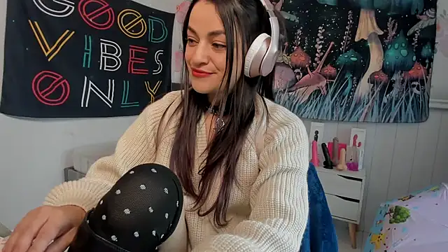 Snapshot of LovelyAzucena chatting on November 2025 02:29:01 PM LovelyAzucena online show from November 2025 02:29:01 PM