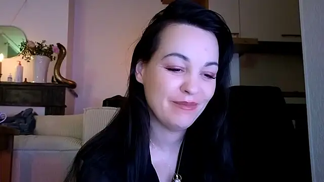 Lilie romeo online show from January 2025 03:50:01 PM