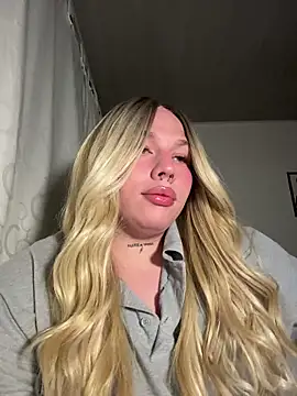 Snapshot of IsabellaFigueredo__ chatting on November 2025 05:36:02 PM IsabellaFigueredo online show from November 2025 05:36:02 PM