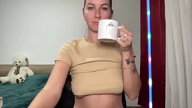 Snapshot of beauty_bella chatting on December 2024 10:18:02 PM beauty bella online show from December 2024 10:18:02 PM