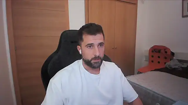 Snapshot of alex877x chatting on October 2025 07:39:01 AM alex877x online show from October 2025 07:39:01 AM