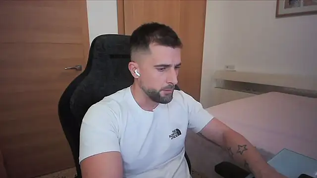 Snapshot of alex877x chatting on October 2025 04:03:02 PM alex877x online show from October 2025 04:03:02 PM