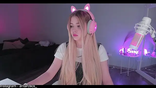 lil barbie girl online show from December 2024 02:50:01 PM
