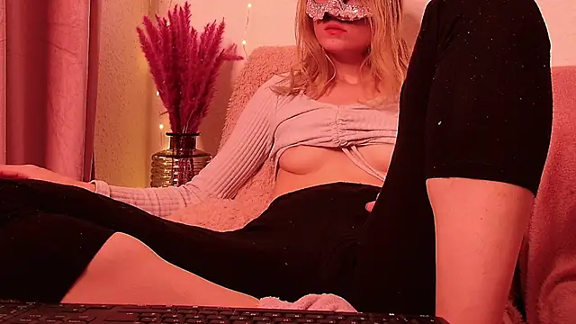 SecretAnni online show from December 2024 05:16:01 AM
