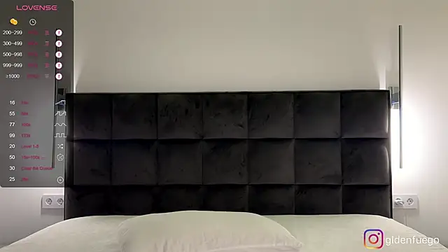 Snapshot of NotElis chatting on October 2025 02:07:02 PM NotElis online show from October 2025 02:07:02 PM