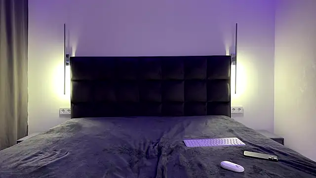 Snapshot of NotElis chatting on November 2025 04:17:01 PM NotElis online show from November 2025 04:17:01 PM