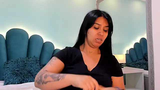 sharlott18 online show from November 2025 02:35:01 PM