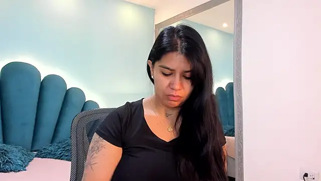 sharlott18 online show from November 2025 11:09:02 AM