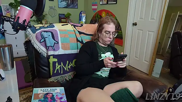 Linzy 19 online show from March 2025 02:12:01 PM