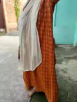 Snapshot of COUPLLE_VILLAGE chatting on October 2025 02:41:02 AM COUPLLE VILLAGE online show from October 2025 02:41:02 AM