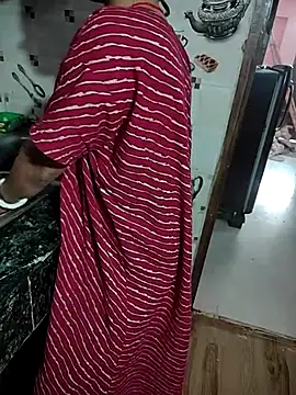 Snapshot of COUPLLE_VILLAGE chatting on November 2025 09:52:02 AM COUPLLE VILLAGE online show from November 2025 09:52:02 AM