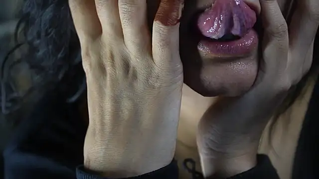 -AyeshaSinghania- online show from October 2025 05:21:01 PM