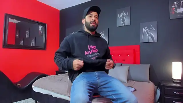 Thiagogomez online show from October 2025 12:28:02 PM